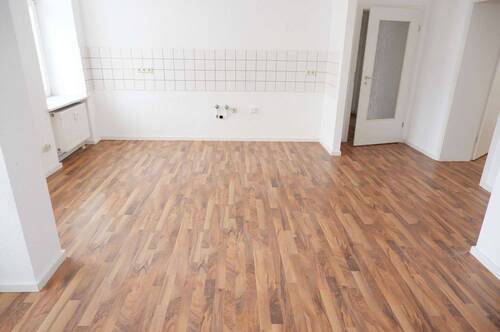 Zimmer 1 mit offener Küche - Büro in Chemnitz zur Miete