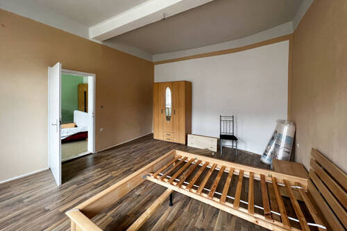 Saniertes Schlafzimmer - 