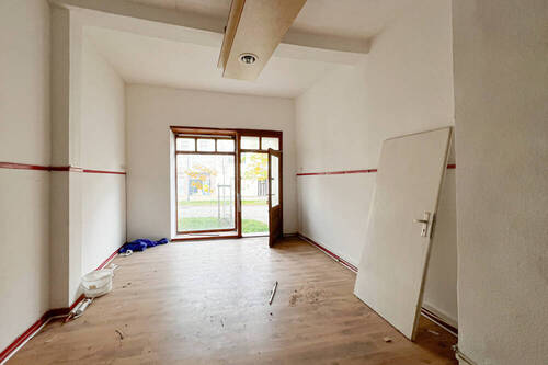 Ladenlokal - 1 Zimmer Mehrfamilienhaus, Wohnhaus in Buttstädt