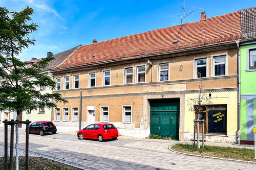 Sanierungsbedürftiges ehemaliges Hotel - Mehrfamilienhaus, Wohnhaus mit 200,00 m² in Buttstädt zum Kaufen