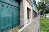 Toreinfahrt und Ladenlokal - 