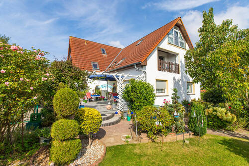 Hausansicht - 9 Zimmer Mehrfamilienhaus, Wohnhaus zum Kaufen in Putbus / Lauterbach