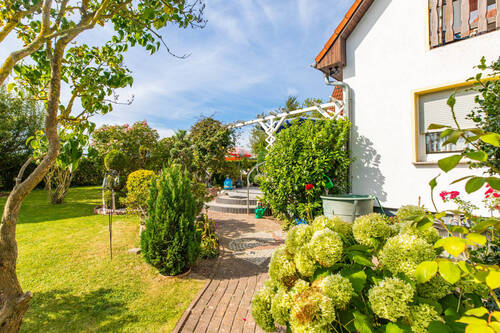 Zuwegung - 9 Zimmer Mehrfamilienhaus, Wohnhaus in Putbus / Lauterbach