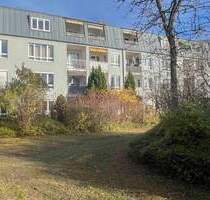 Helle 2-Zimmer-Wohnung zentral gelegen und mit Blick ins Grüne, inklusive Stellplatz - München Bogenhausen