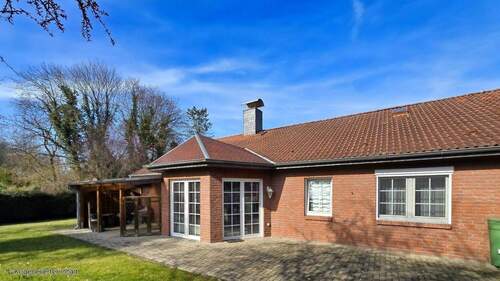 Gartenansicht Hauptgebäude - Einfamilienhaus mit Einliegerwohnung und Ausbaureserven in Triangel - Angebotsverfahren