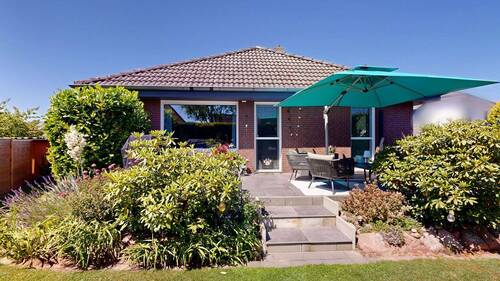 Blick auf die Terrasse - 4 Zimmer Bungalow zum Kaufen in Wunstorf