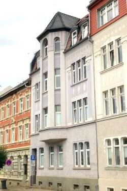 Frontansicht - Gemütliche 4-Raumwohnung im Dachgeschoss ab 01.04.2026