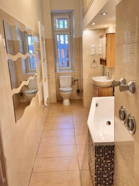 Bad mit Badewanne - 