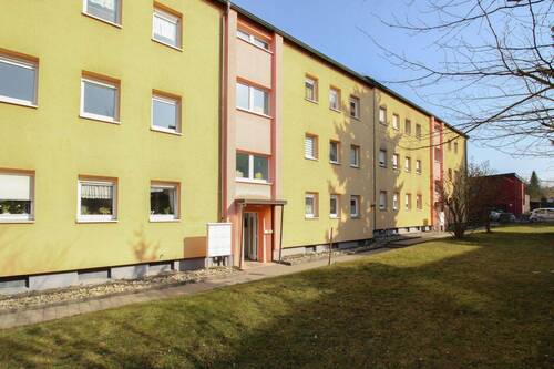 Hauszugang - Bezugsfrei: Helle und gepflegte 2-Zimmer-Whg. mit Tageslichtbad und Gemeinschaftsgarten in Schwabach