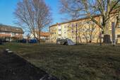 Rückseite Gemeinschaftsgarten - 2 Zimmer Etagenwohnung zum Kaufen in Schwabach