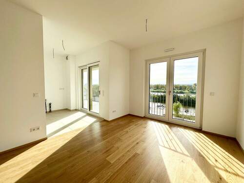 Wohnzimmer und Küche - 2 Zimmer Etagenwohnung in Dresden