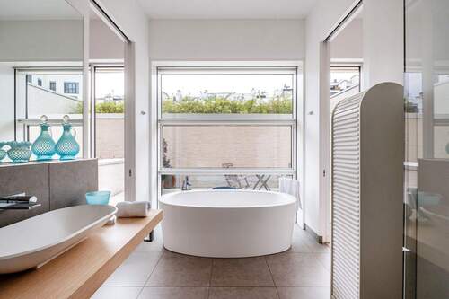 Bad mit freistehender Wanne - 