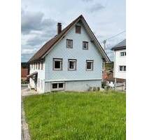 1-Familen-Wohnhaus mit großen Scheunenanbau. SOFORT FREI. Großes Ausbaupotenzial. - Niedereschach