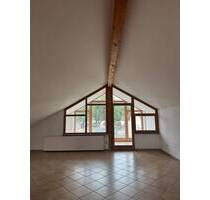 Großzügige Dachgeschosswohnung mit Wintergarten, Balkon & Weitblick - sofort bezugsfrei! - Waldkraiburg