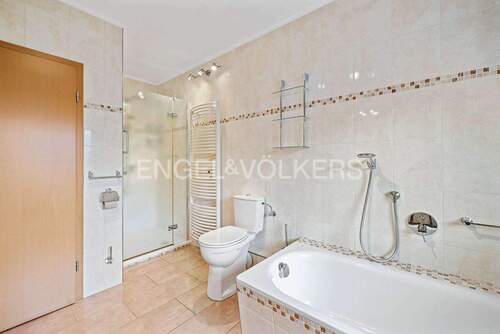 Vollbad im Erdgeschoss - 