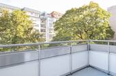 Balkon mit Ostausrichtung - 2 Zimmer Etagenwohnung zum Kaufen in Berlin-Wilmersdorf