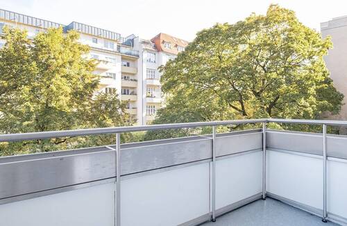 Balkon mit Ostausrichtung - 2 Zimmer Etagenwohnung zum Kaufen in Berlin-Wilmersdorf