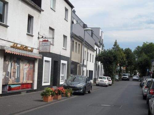 Strassenansicht - Köln ansprechende 3 Zimmerwohnung mit Terrasse in Sürth (Rheinnähe), auch ideale Wohnung für Studenten WG