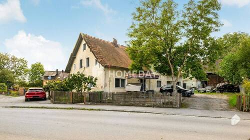 Grundstück 2 - Großzügiges Baugrundstück bebaut mit Wohnhaus (Abriss) in Mintraching