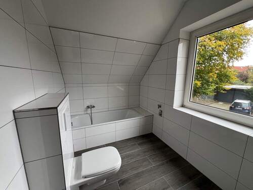 Wannenbad 
keine Dusche - 