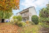 Hausansicht Gartenseite - Renoviertes freist. Einfamilienhaus in Nürnberg - Altenfurt Haus kaufen