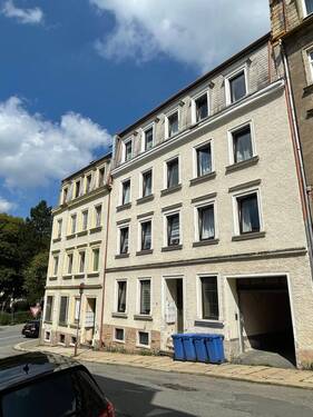 Hausansicht vorn - Gemütliche 2 Raum WE mit Einbauküche u. neuem Fubo-Belag in der Oberstadt von Annaberg