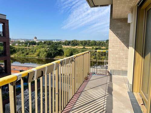 sonniger Balkon - 