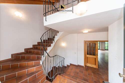 Treppenaufgang zur Galerie - 