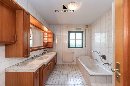 EG: Badezimmer mit Doppelwaschbecken... - 