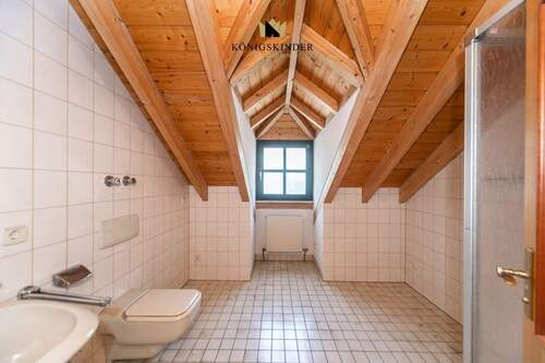 DG: Badezimmer mit Waschbecken, WC... - 
