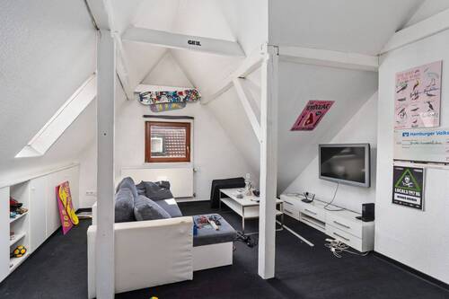 Zimmer 1 im Dachgeschoss ( 13,65m² ) - 