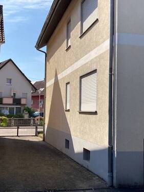 Einfahrt - Mehrfamilienhaus, Wohnhaus mit 200,00 m² in Lahr zum Kaufen
