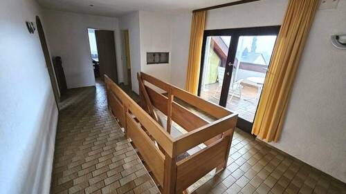 Flur im Dachgeschoss mit Zugang zur... - 