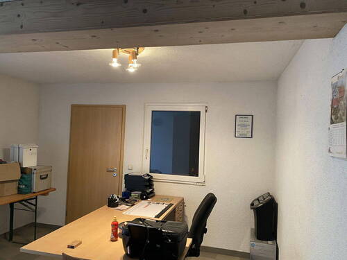 Büro - Zugang Lagerhalle - 