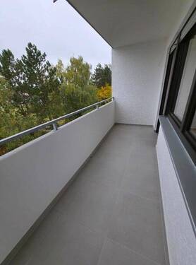 Balkon - Umfassend saniert und sofort beziehbar: 3-Zimmer-Wohnung mit Südbalkon im 4. OG!