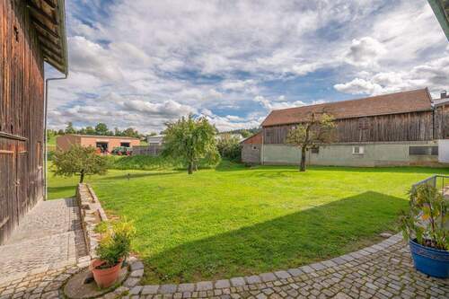 Innenhof - Bauernhaus, Landhaus mit 177,00 m² in Waldkirchen zum Kaufen