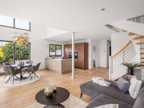 Wohnzimmer - 6 Zimmer Einfamilienhaus zum Kaufen in Peine