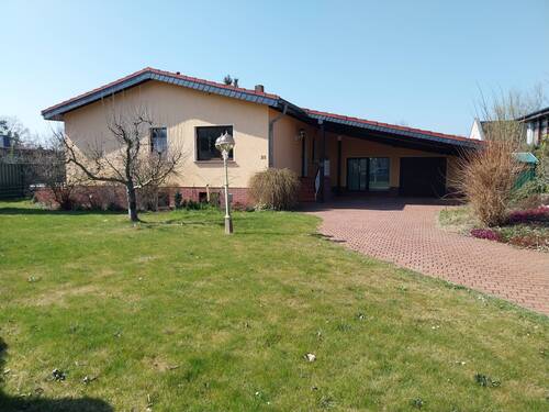 Ansicht strassenseitig.jpg - 6 Zimmer Einfamilienhaus zum Kaufen in Rathenow