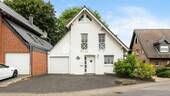 Außenansicht 2 - Charmantes Einfamilienhaus in ruhiger Lage von Mönchengladbach-Holt mit Garten, Terrasse und Garage