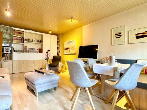Wohnzimmer - 4 Zimmer Etagenwohnung zum Kaufen in Wunstorf