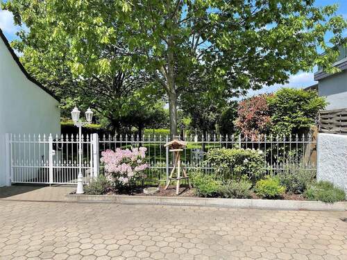 Garagenhof Blick in den Garten - 