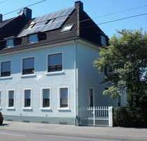 Wohnen und Arbeiten: Stilvolles Mehrfamilien- und Geschäftshaus mit großem Garten. - Dortmund Wambel