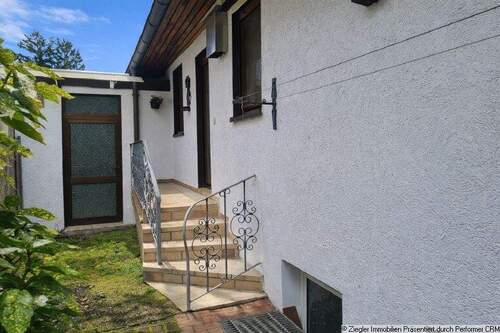 08 Zugang zu Küche und Garage - 