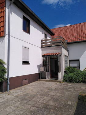 Hauseingang - 1 Zimmer Mehrfamilienhaus, Wohnhaus in Wendeburg