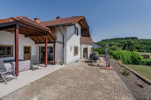 Teilweise überdachte Terrasse - 