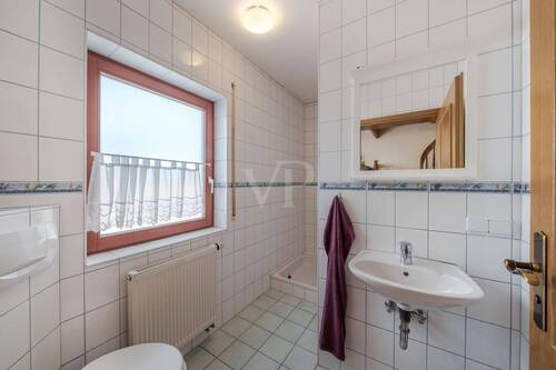 Gästeduschbad im Erdgeschoss - 