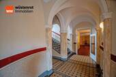 Treppenhaus EG - Stilvolle 2-Raum-Wohnung im denkmalgeschützten Ensemble