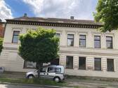 Hausansicht - 1 Zimmer Mehrfamilienhaus, Wohnhaus zum Kaufen in Aschersleben