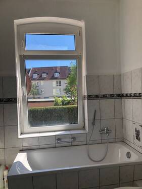 Badezimmer - 2 Zimmer Etagenwohnung zur Miete in Dessau-Roßlau