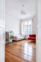 Zimmer mit historischer Stuckverzierung - 3 Zimmer Etagenwohnung zum Kaufen in Berlin